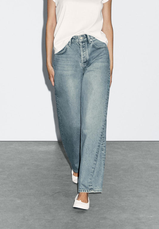 High-waist balloon fit jeans