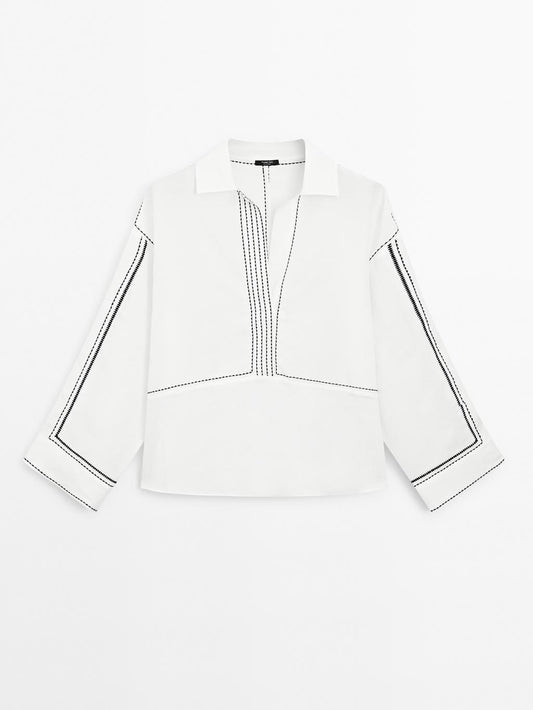 Loose-fitting blouse with contrast details