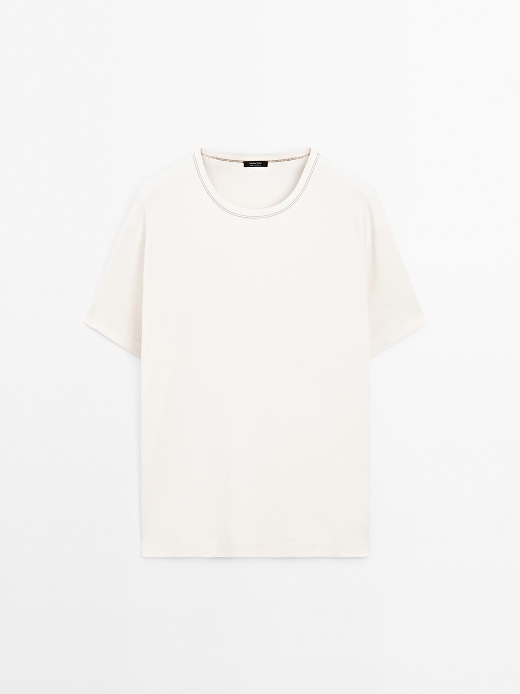 Short-sleeve T-shirt with contrast topstitching