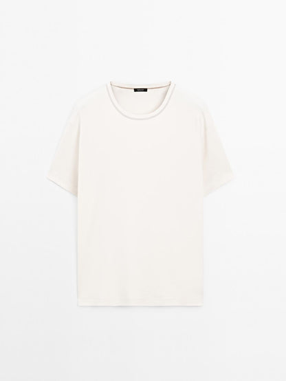 Short-sleeve T-shirt with contrast topstitching