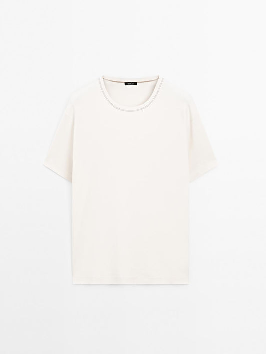 Short-sleeve T-shirt with contrast topstitching