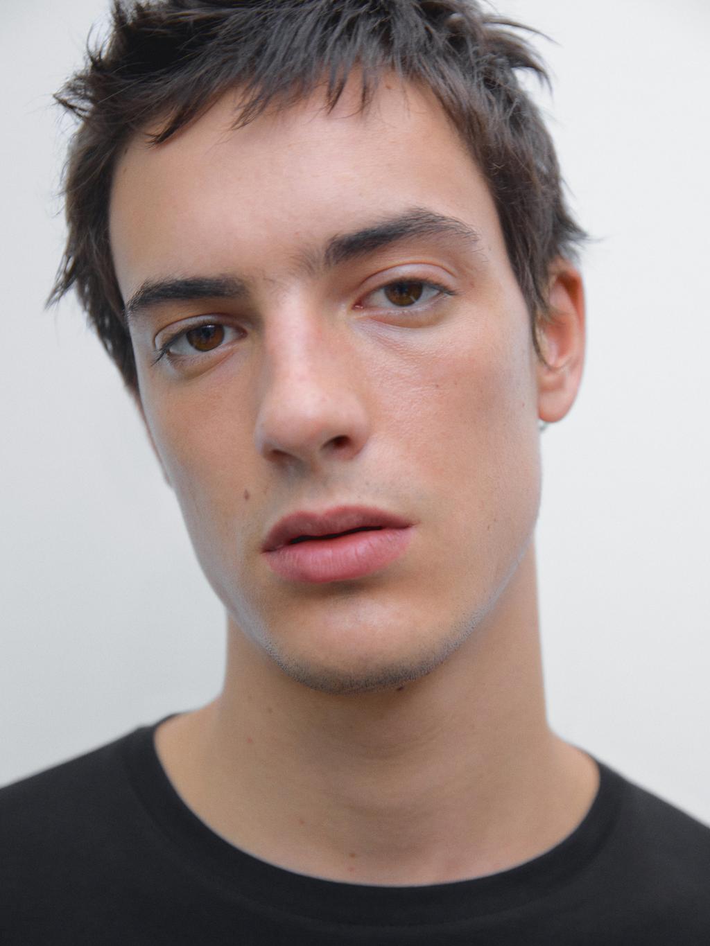 100% cotton T-shirt with ribbed trims