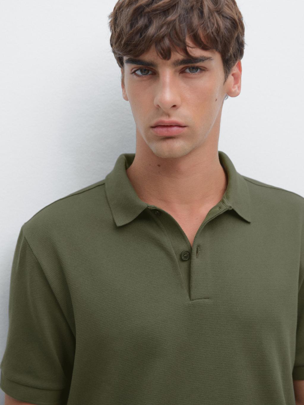 Short sleeve polo shirt with zip-up collar