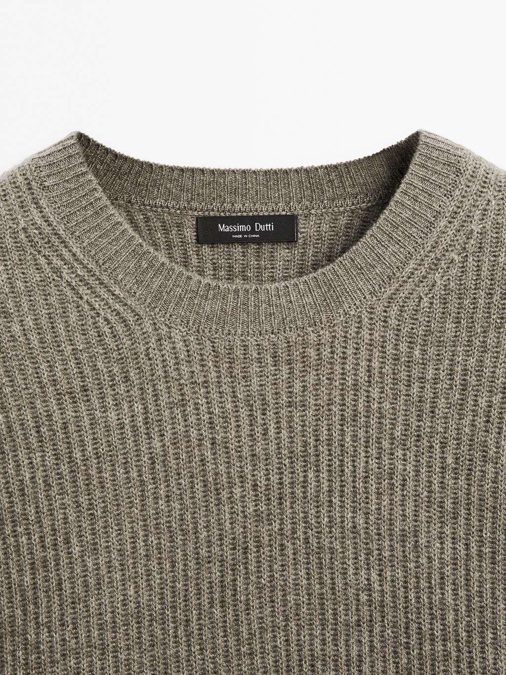 Ribbed knit wool and cashmere sweater