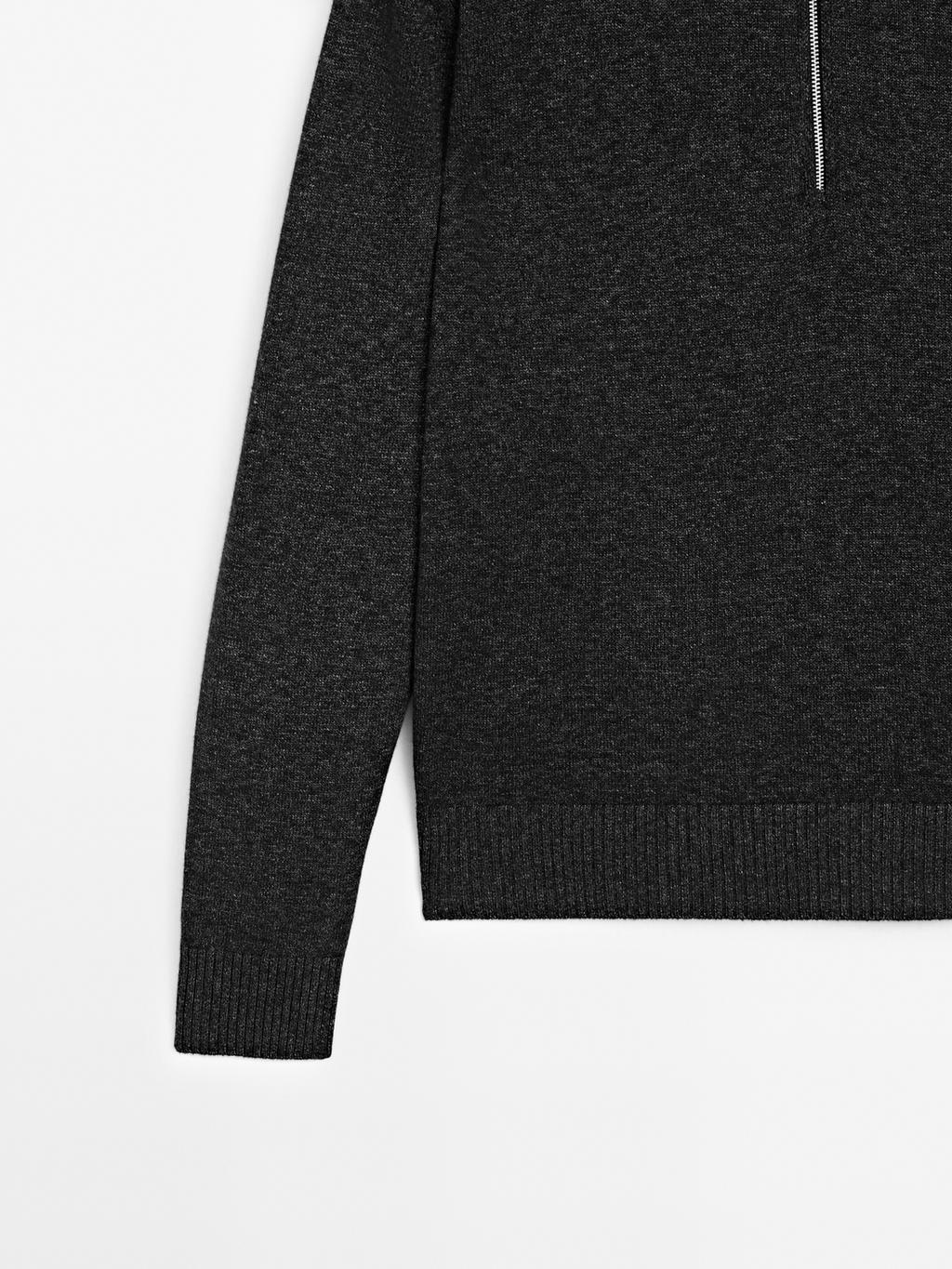 Mock neck knit sweater