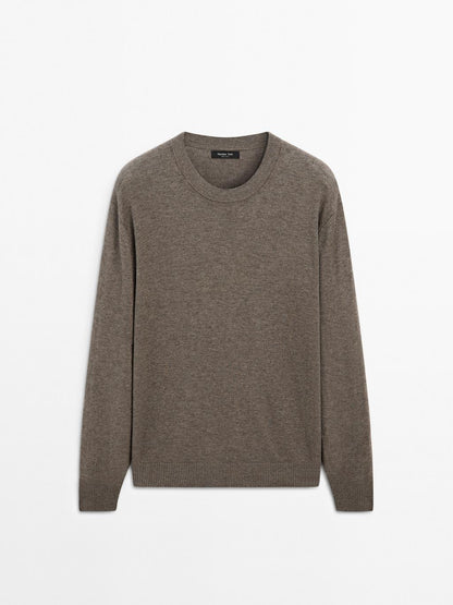 Crew neck knit sweater