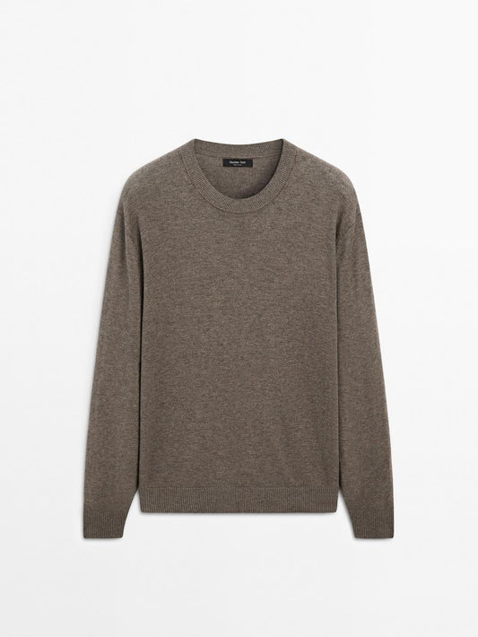 Crew neck knit sweater