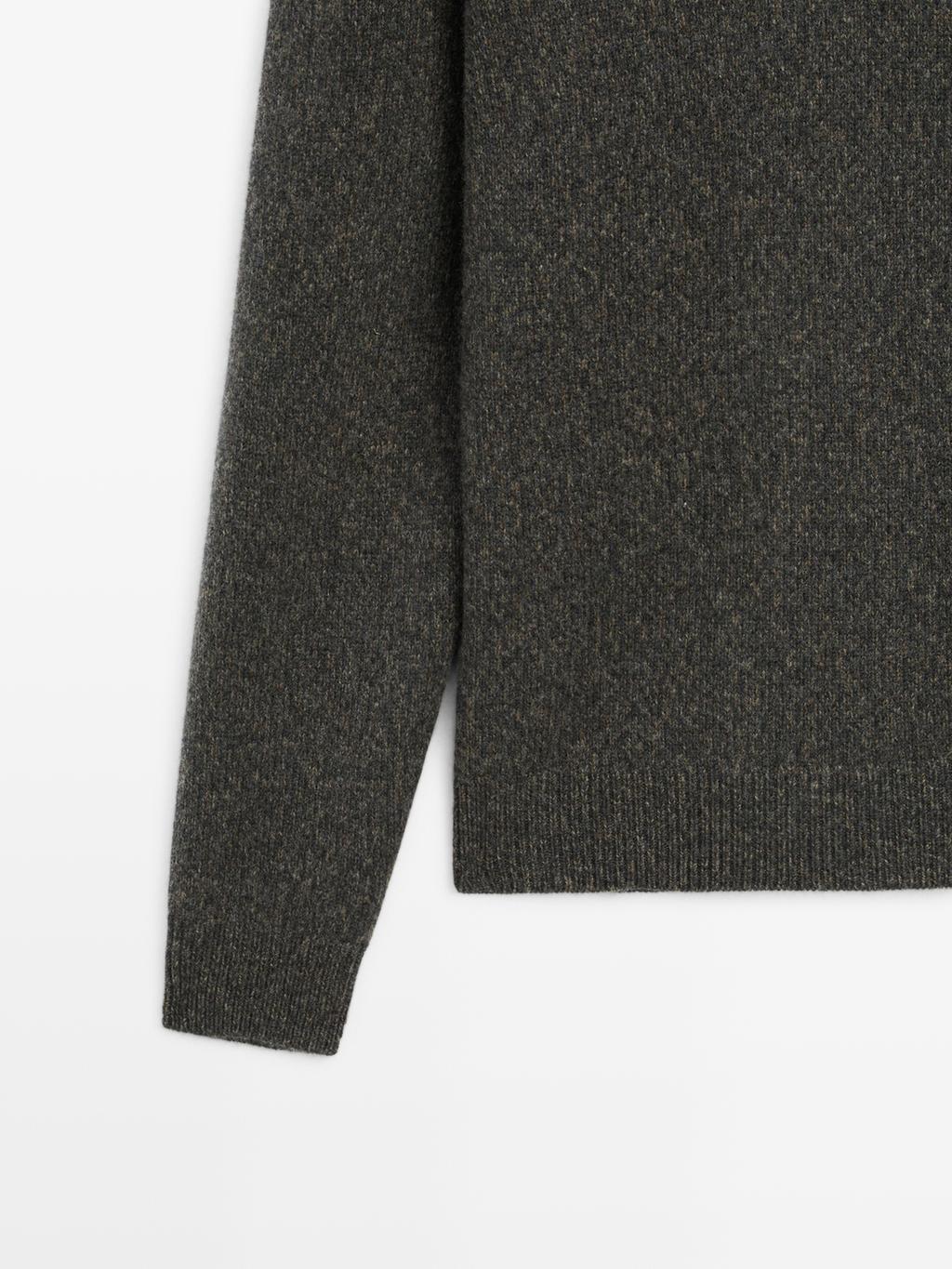 Flecked V-neck knit polo sweater
