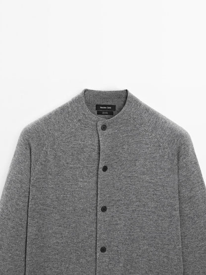 Knit cardigan with raglan sleeves