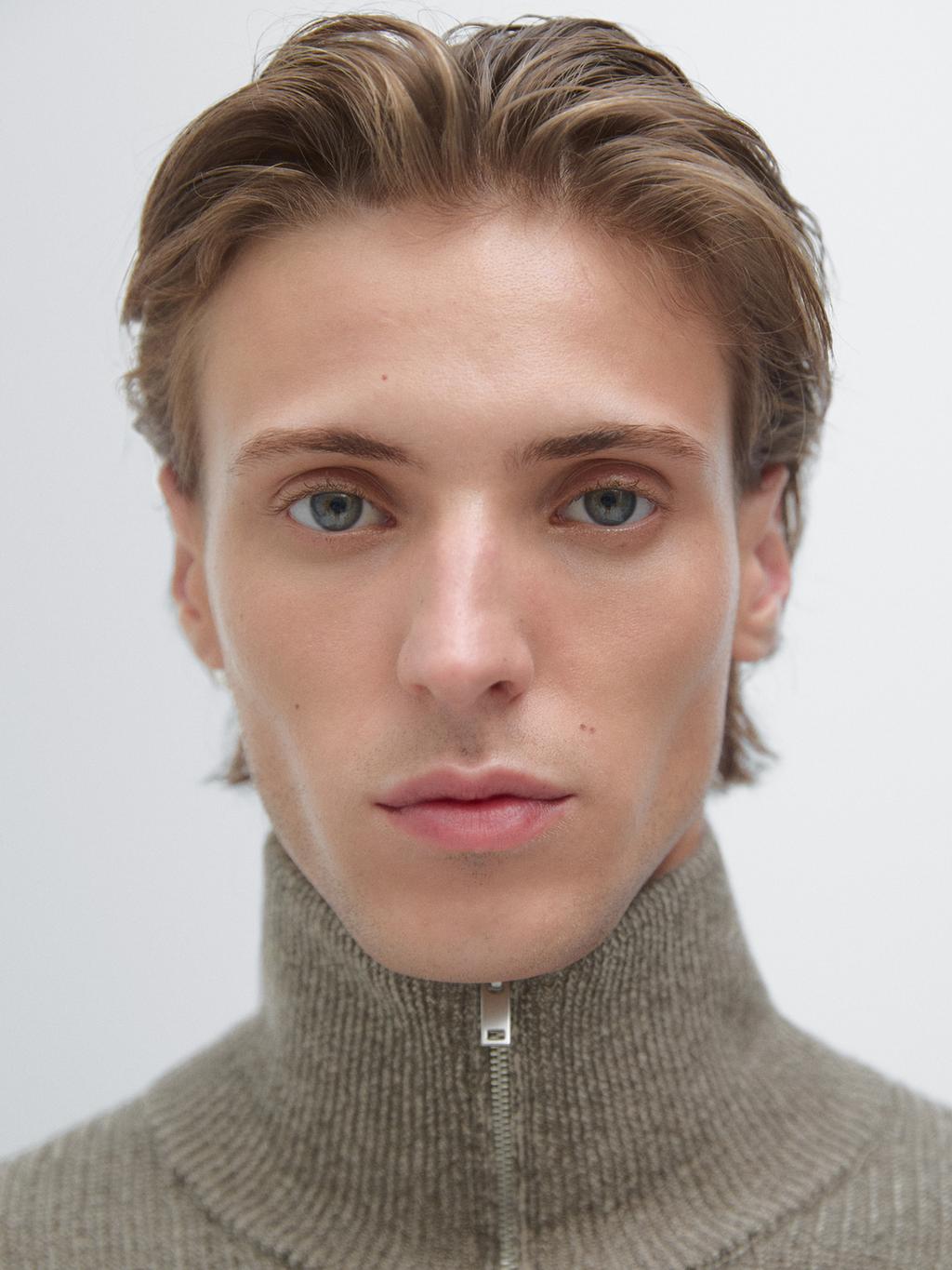 Mock neck knit sweater with zip