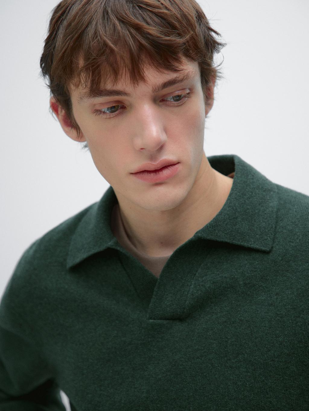 100% wool V-neck knit polo sweater