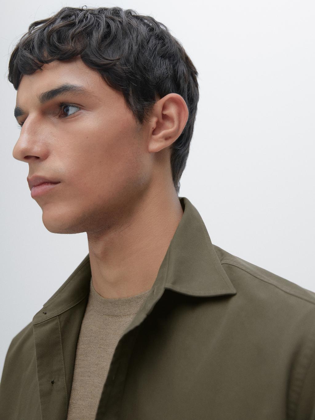 100% cotton shirt with pocket detail