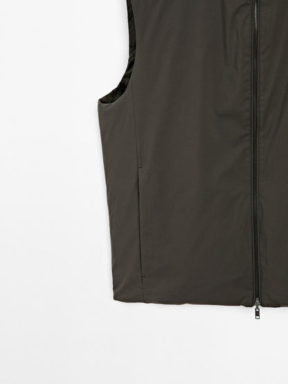 Water-repellent reversible down blend gilet