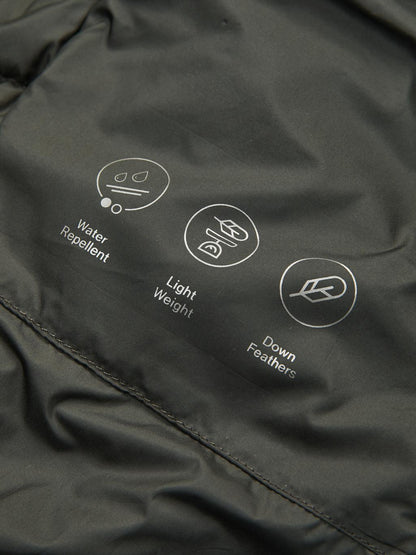 Water-repellent ultra lightweight down blend jacket