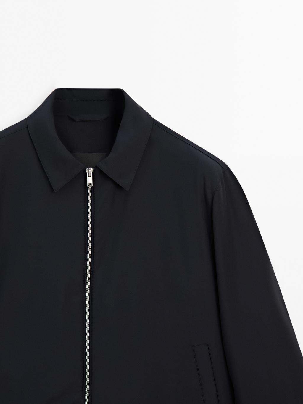 Lightweight water-repellent jacket
