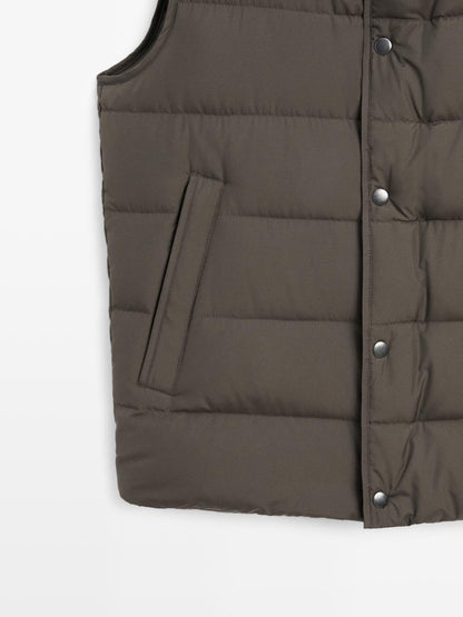Water-repellent puffer gilet with down blend