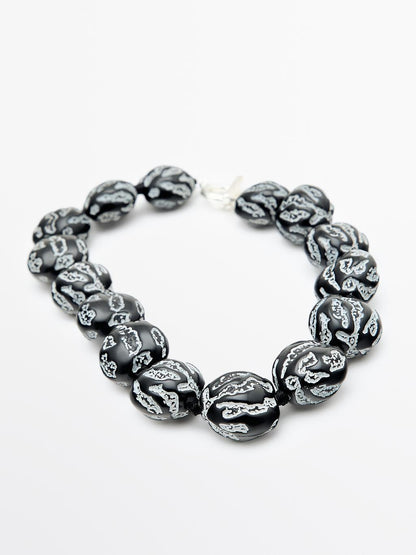 Short pendant with irregular beads