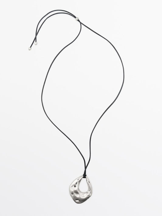 Diluted piece pendant