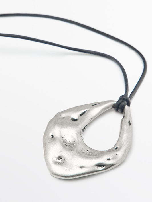 Diluted piece pendant