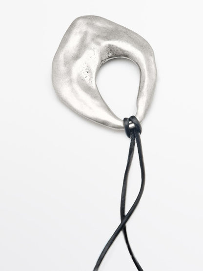 Diluted piece pendant