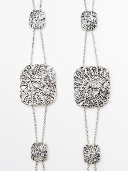 Textured medallion chain belt