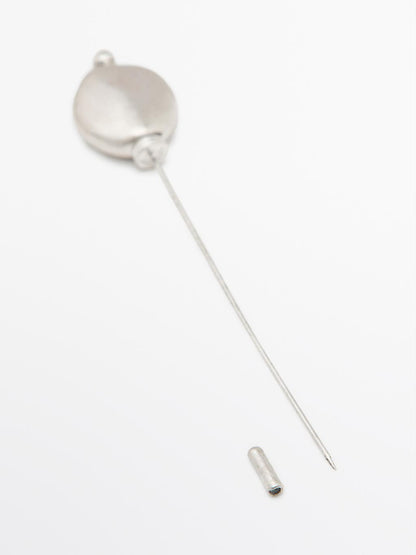 Brooch with ceramic leaf piece