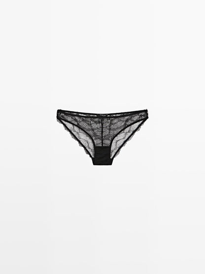 Lace briefs with blonde lace detail