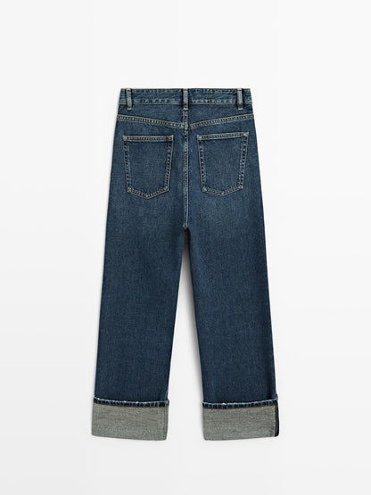 Low-waist straight-leg jeans with turn-up