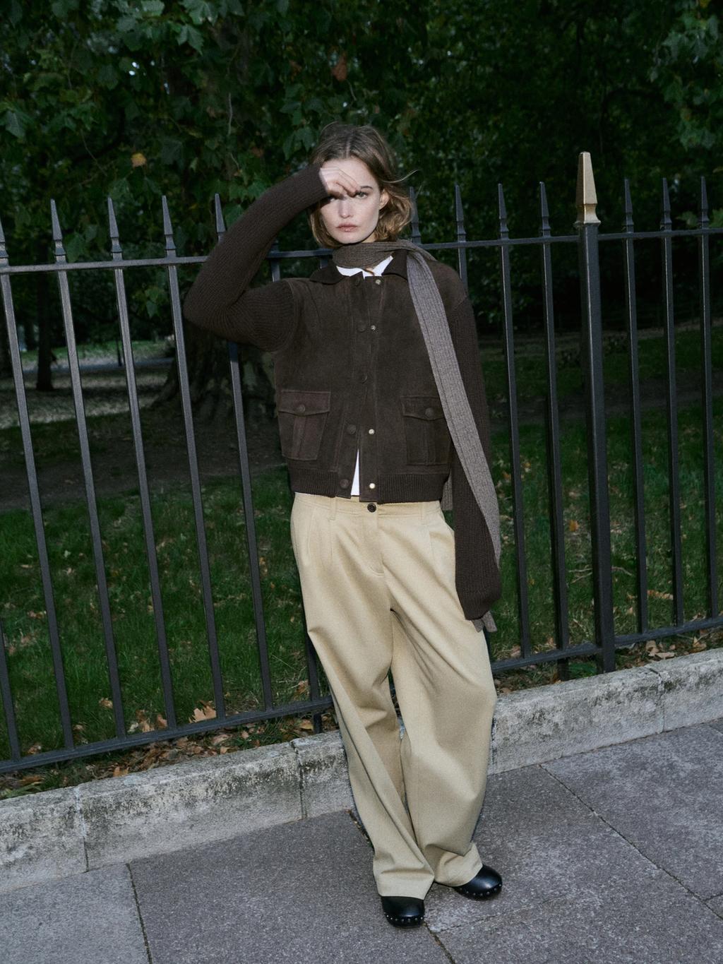 Wide-leg trousers