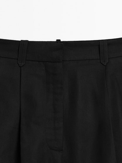 Pleated Bermuda shorts