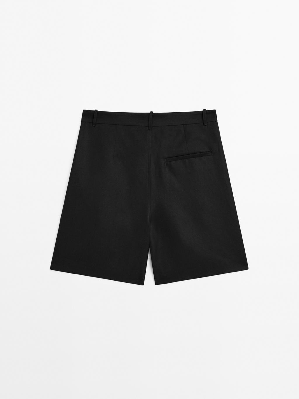 Pleated Bermuda shorts