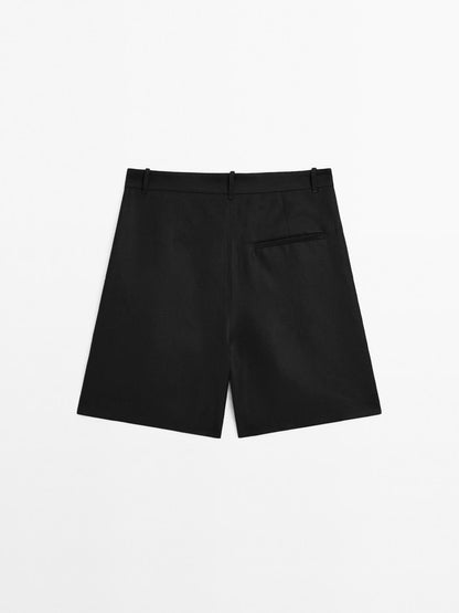 Pleated Bermuda shorts
