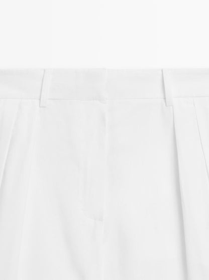 100% cotton Bermuda shorts with darts