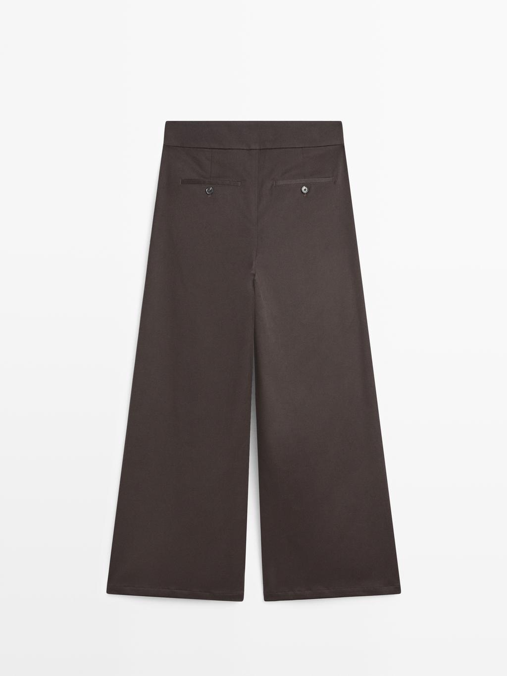 Wide-leg pleated trousers