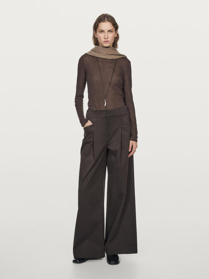 Wide-leg pleated trousers