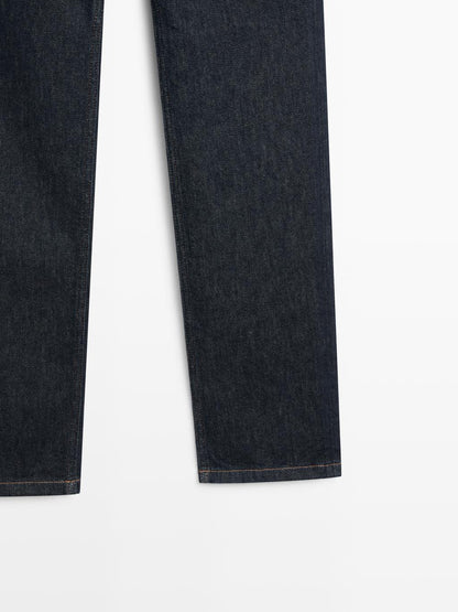 Mid-waist straight-leg skinny jeans