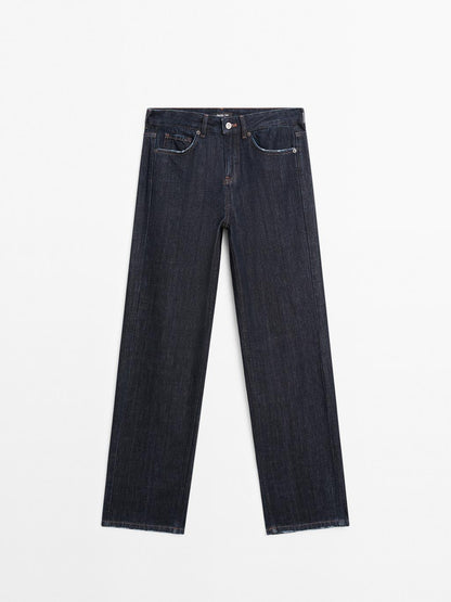 Mid-waist straight-leg jeans with seam detail