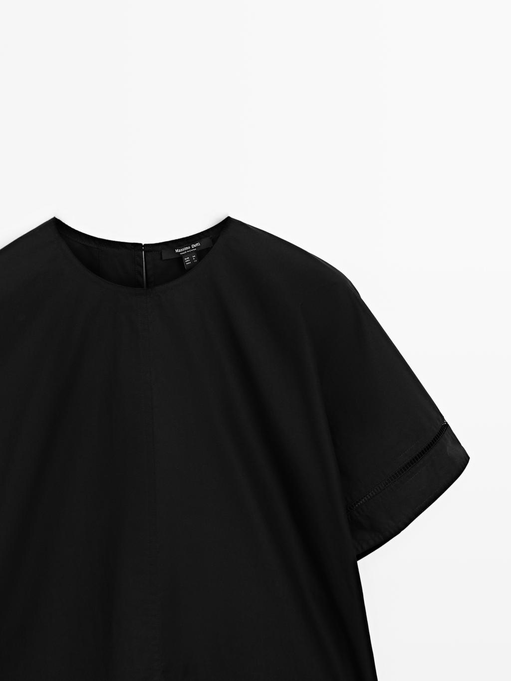 Loose-fitting blouse with sleeve detail