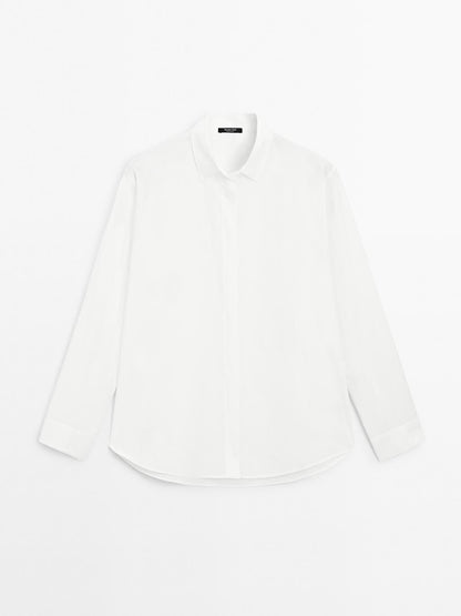 Poplin shirt with hidden buttons