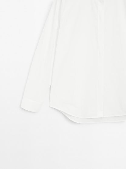 Poplin shirt with hidden buttons