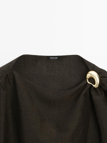 Linen blend blouse with brooch detail
