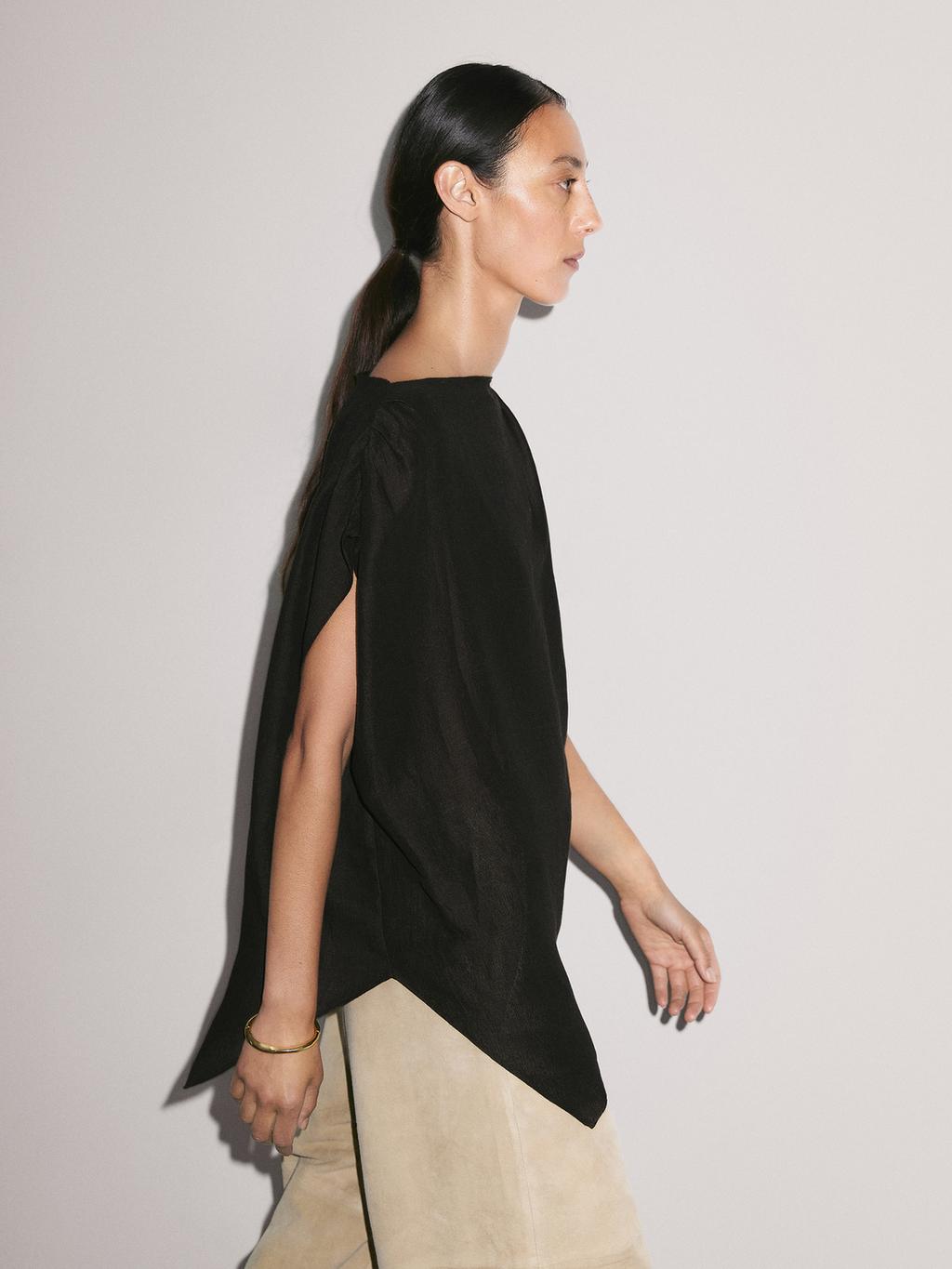 Linen blend blouse with brooch detail