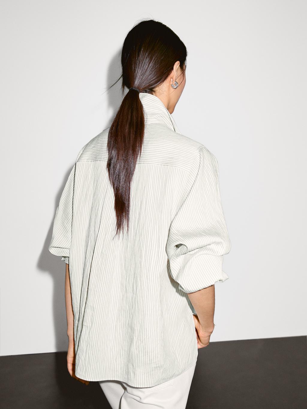 Flowing shirt with button detail on the chest