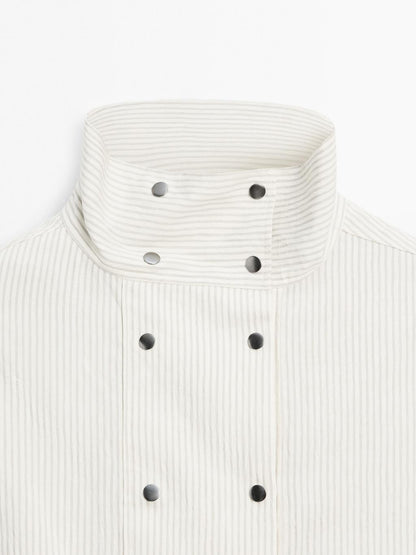 Flowing shirt with button detail on the chest