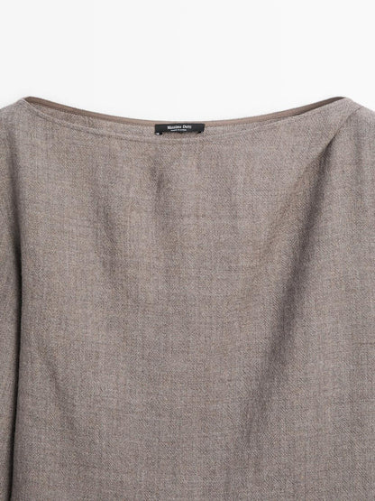 Felt texture boat neck blouse