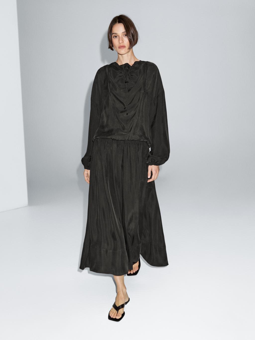 Flowing blouse with drawstring details