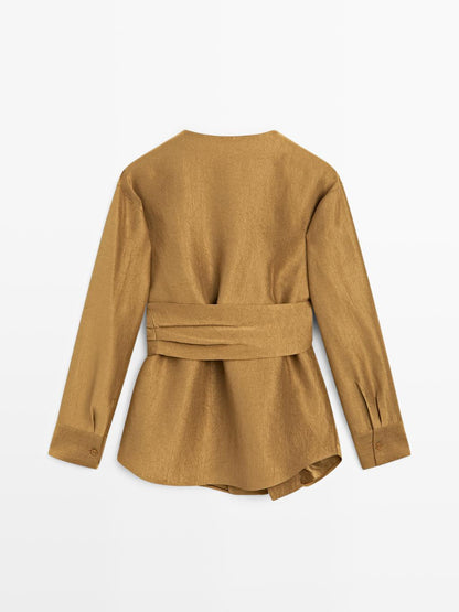 Flowing shirt with waist detail