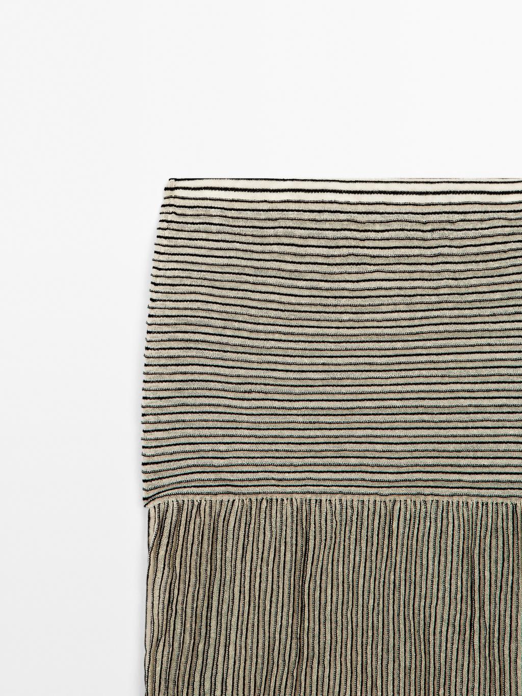 Long pleated skirt with flecked detail