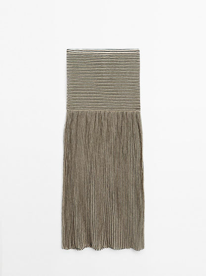 Long pleated skirt with flecked detail