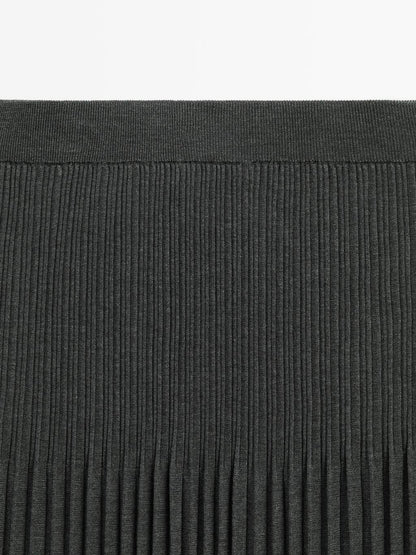 Pleated knit midi skirt